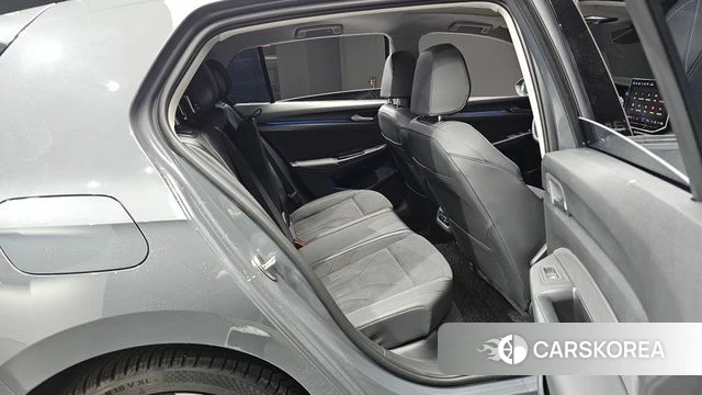 Volkswagen Golf 8th Generation 2025 Серый из Кореи, фото 2