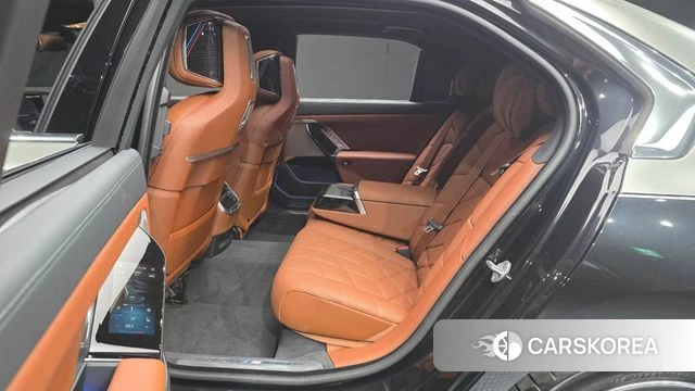 BMW 7 Series (G70) 2025 Черный из Кореи, фото 2