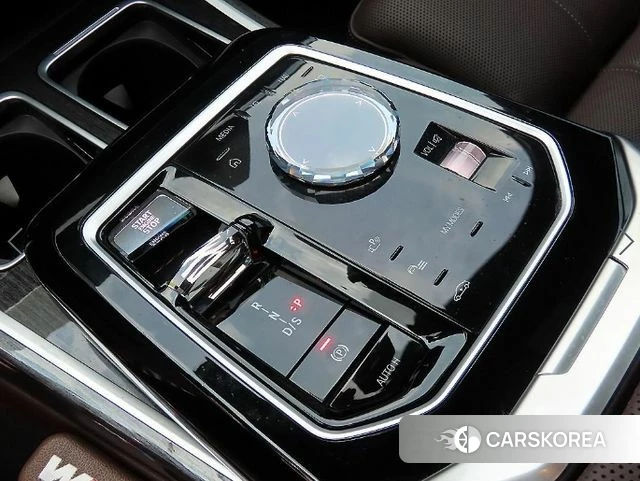 BMW 7 Series (G70) 2023 Белый из Кореи, фото 2