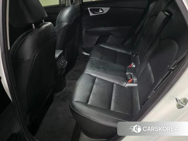 Kia The New K3 2nd generation 2022 Белый из Кореи, фото 2
