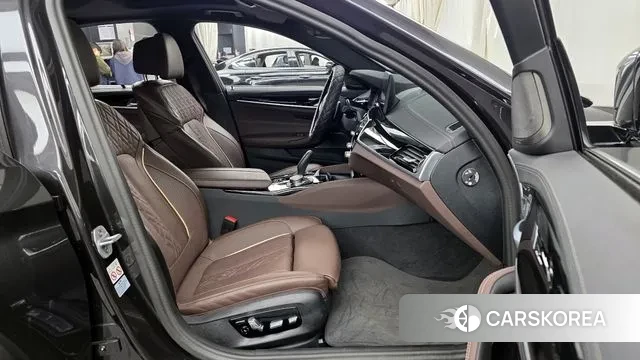 BMW 5 Series (G30) 2023 Серый из Кореи, фото 2