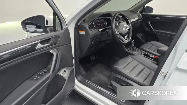 Volkswagen Tiguan second Generation 2022 Белый из Кореи, фото 2