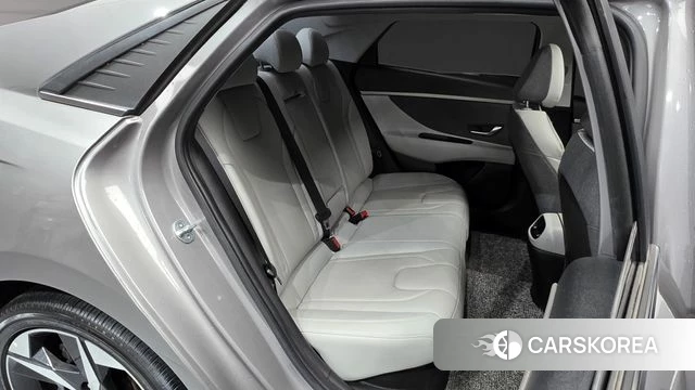 Hyundai Avante Hybrid (CN7) 2021 Серебристо-серый из Кореи, фото 2