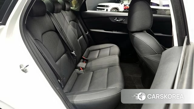 Kia The New K3 2nd generation 2022 Белый из Кореи, фото 2