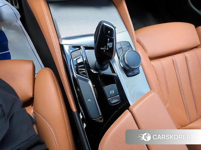 BMW 5 Series (G30) 2018 Серый из Кореи, фото 2