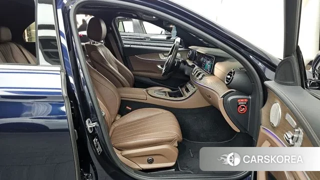 Mercedes-Benz E-Class W213 2022 Синий из Кореи, фото 2