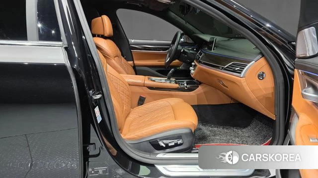 BMW 7 Series (G11) 2021 Черный из Кореи, фото 2