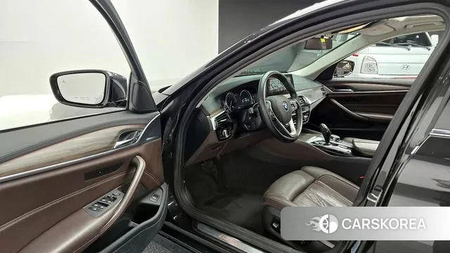 BMW 5 Series (G30) 2018 Серый из Кореи, фото 2