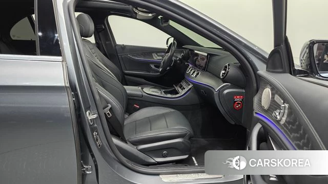Mercedes-Benz E-Class W213 2022 Серый из Кореи, фото 2