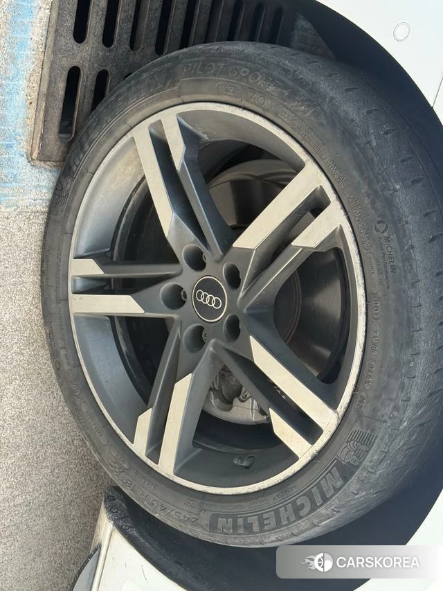 Audi A4L 2023 Белый из Китая, фото 2