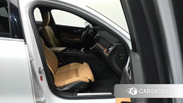 Volvo S60 3rd generation 2021 Белый из Кореи, фото 2