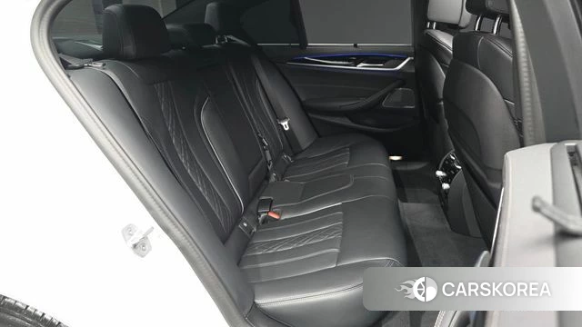 BMW 5 Series (G30) 2023 Белый из Кореи, фото 2