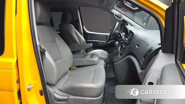 Hyundai The New Grand Starex 2018 Желтый из Кореи, фото 2