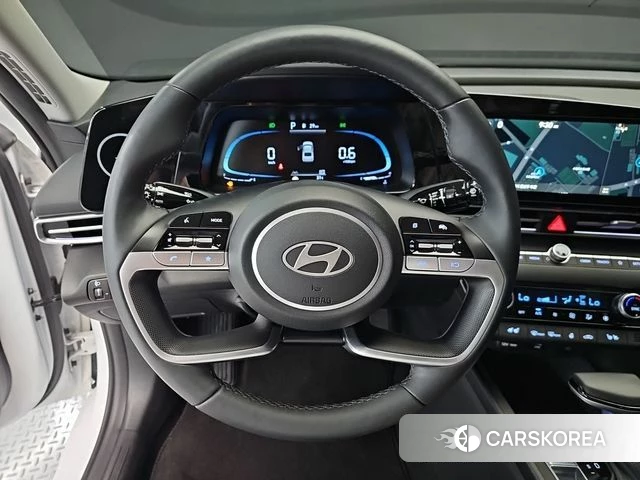 Hyundai The New Avante (CN7) 2023 Белый из Кореи, фото 2