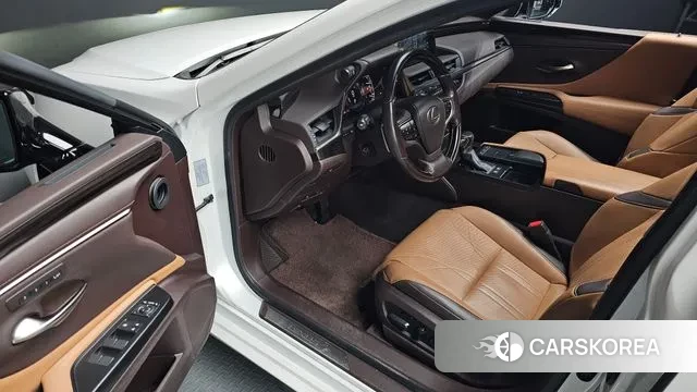 Lexus ES300h 7th generation 2019 Белый из Кореи, фото 2