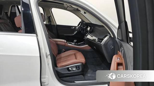 BMW X5 (G05) 2023 Белый из Кореи, фото 2