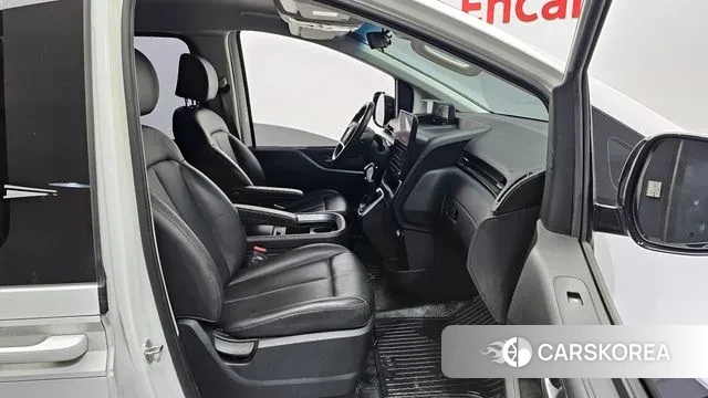 Hyundai Staria 2023 Белый из Кореи, фото 2