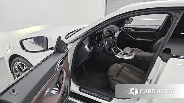 BMW 4 Series (G22) 2024 Белый из Кореи, фото 2