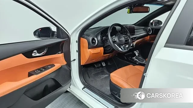 Kia The New K3 2nd generation 2023 Белый из Кореи, фото 2