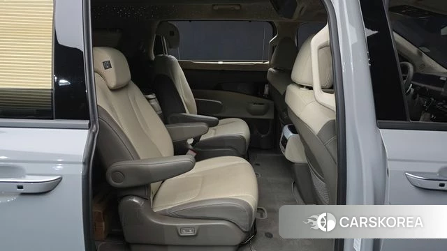 Kia The New Carnival 4th Generation 2024 Серебристо-серый из Кореи, фото 2