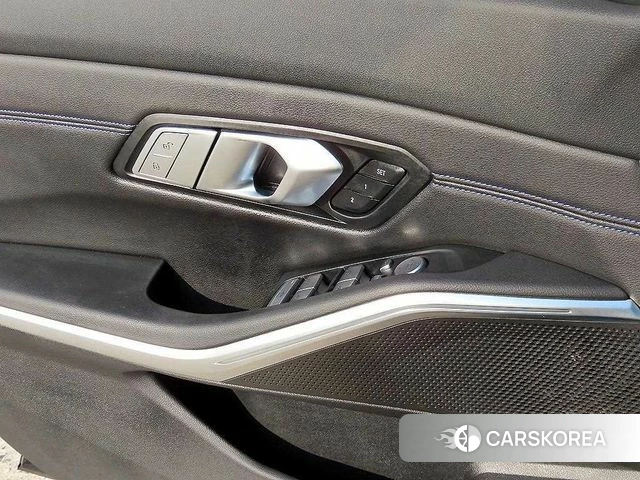 BMW 3 Series (G20) 2022 Черный из Кореи, фото 2