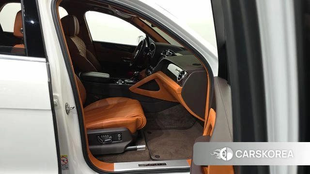 Bentley Bentayga 2022 Белый из Кореи, фото 2