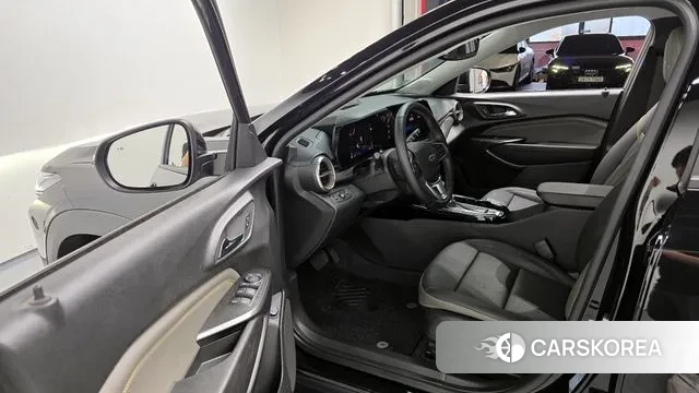 Chevrolet (GM Daewoo) Trax Crossover 2023 Черный из Кореи, фото 2