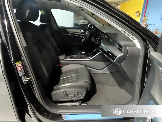 Audi A6 (C8) 2020 Черный из Кореи, фото 2