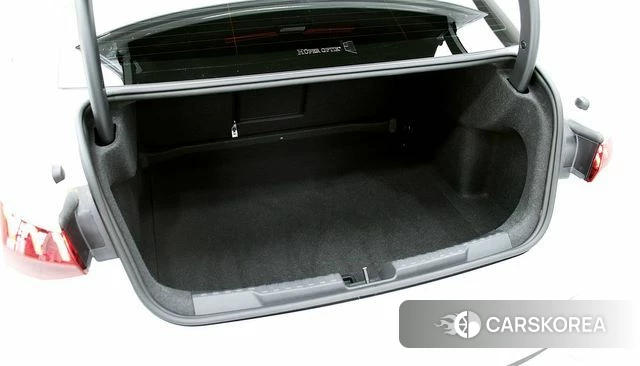 Audi A3 (8Y) 2023 Белый из Кореи, фото 2
