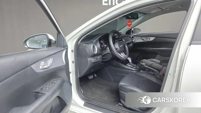 Kia The New K3 2nd generation 2024 Белый из Кореи, фото 2