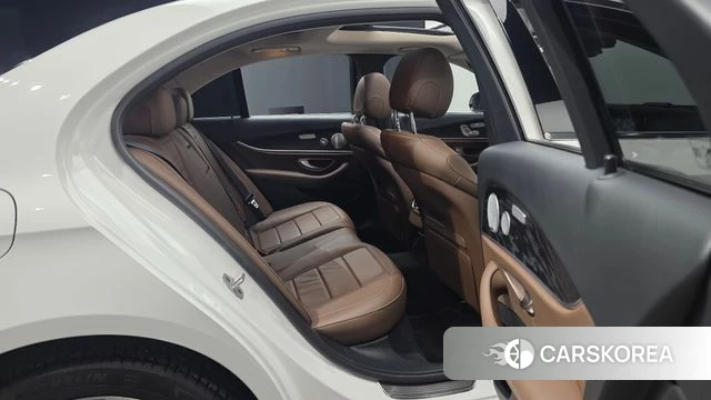 Mercedes-Benz E-Class W213 2018 Белый из Кореи, фото 2