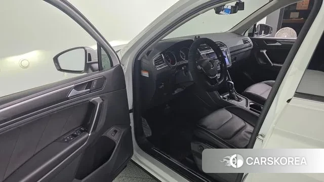 Volkswagen Tiguan second Generation 2018 Белый из Кореи, фото 2