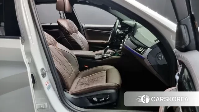 BMW 5 Series (G30) 2022 Белый из Кореи, фото 2