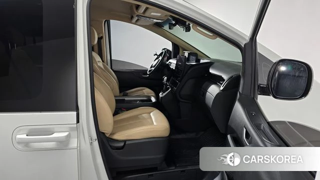 Hyundai Staria 2023 Белый из Кореи, фото 2