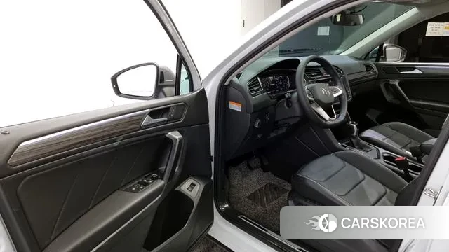 Volkswagen Tiguan Allspace 2022 Белый из Кореи, фото 2