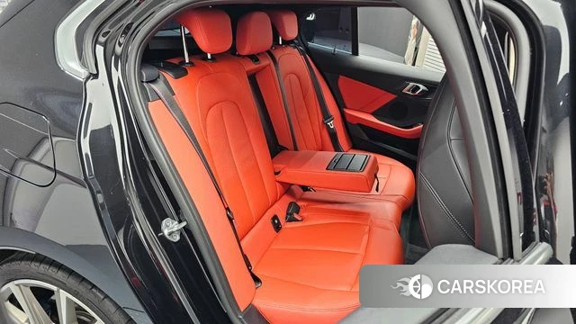 BMW 1 Series (F40) 2023 Черный из Кореи, фото 2