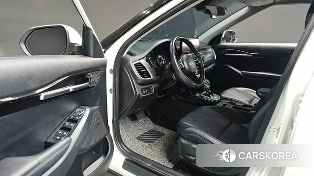 Kia Seltos 2022 Белый из Кореи, фото 2