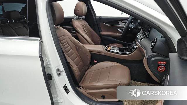 Mercedes-Benz E-Class W213 2022 Белый из Кореи, фото 2