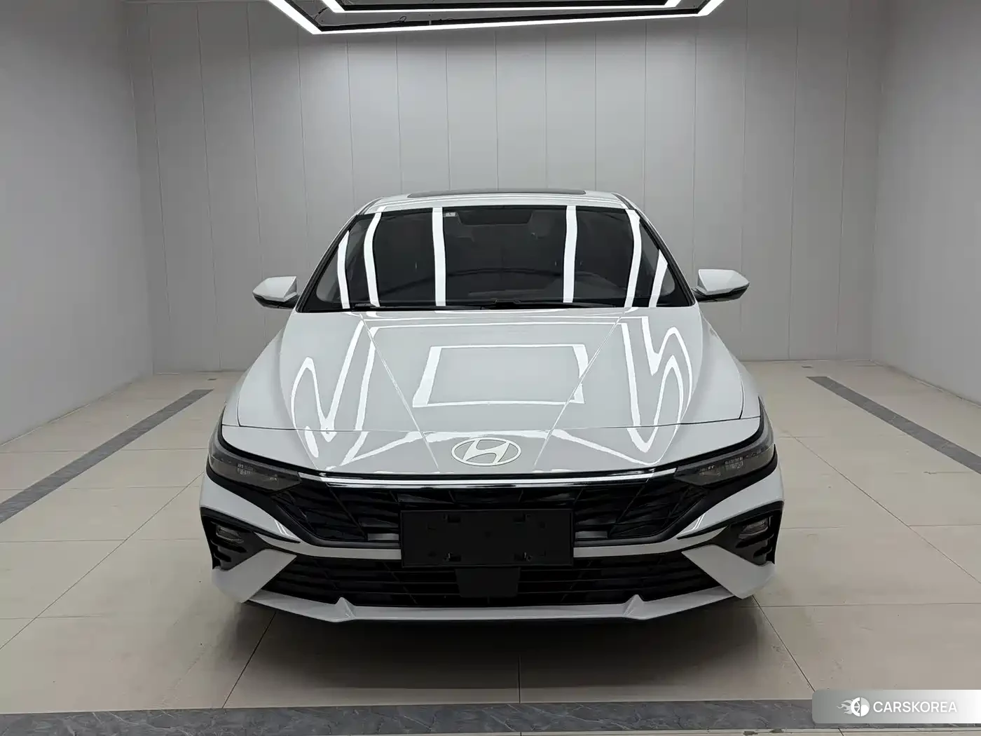 Hyundai Elantra 2023 Зеленый из Китая, фото 2