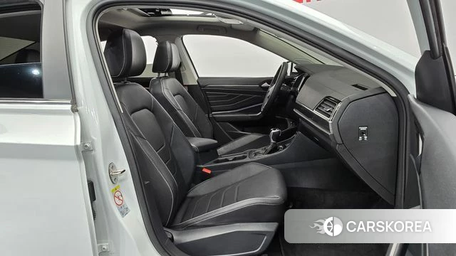 Volkswagen 7th Generation of Jetta 2023 Белый из Кореи, фото 2