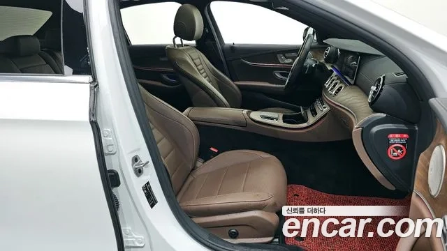 Mercedes-Benz E-Class W213 2023 Белый из Кореи, фото 2