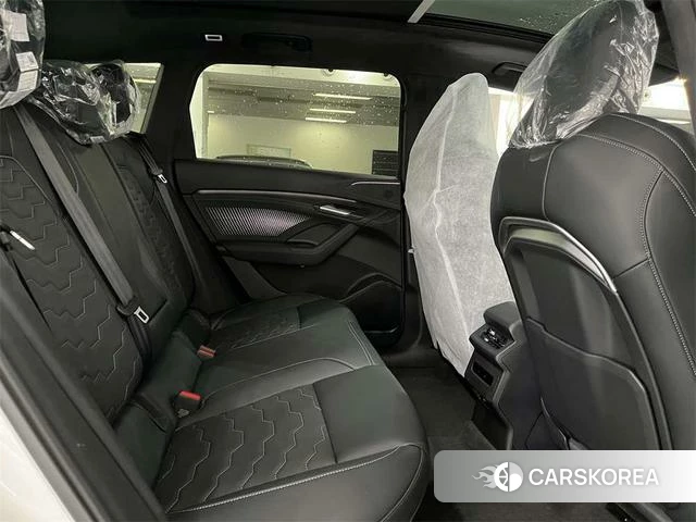 Audi Q6L e-tron 2026 Белый из Китая, фото 2