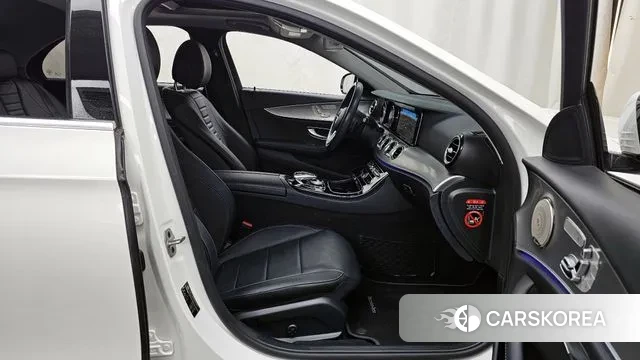 Mercedes-Benz E-Class W213 2019 Белый из Кореи, фото 2