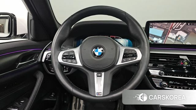 BMW 5 Series (G30) 2023 Белый из Кореи, фото 2