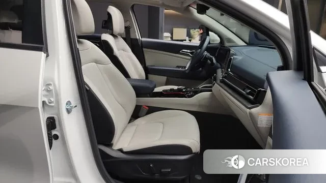 Kia Sportage 5th Generation Hybrid 2023 Белый из Кореи, фото 2