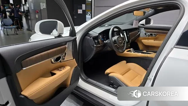 Volvo V90 Cross-Country 2024 Белый из Кореи, фото 2