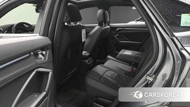 Audi Q3 (F3) 2023 Серый из Кореи, фото 2