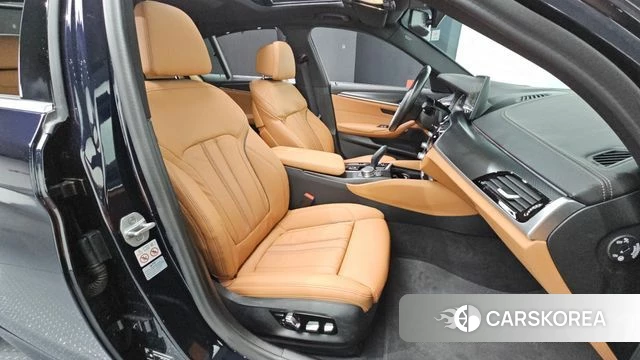 BMW 5 Series (G30) 2023 Черный из Кореи, фото 2
