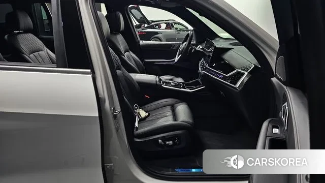 BMW X7 (G07) 2023 Белый из Кореи, фото 2