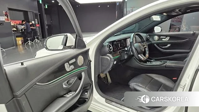 Mercedes-Benz E-Class W213 2022 Белый из Кореи, фото 2